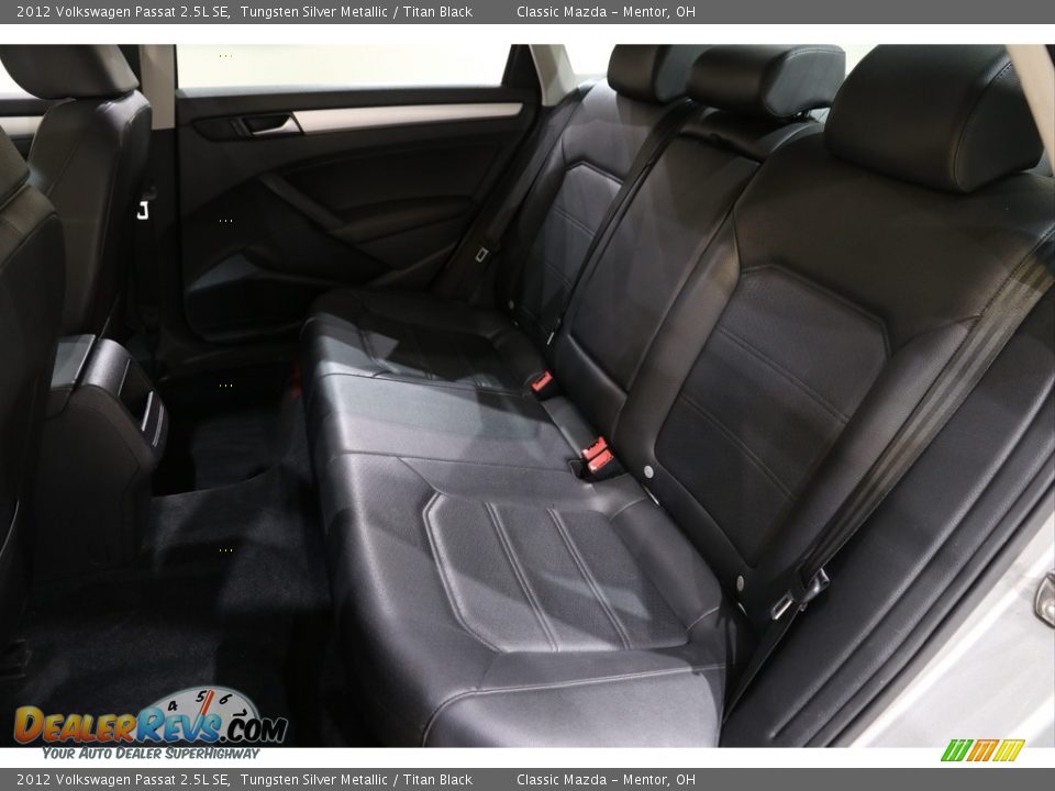 2012 Volkswagen Passat 2.5L SE Tungsten Silver Metallic / Titan Black Photo #16