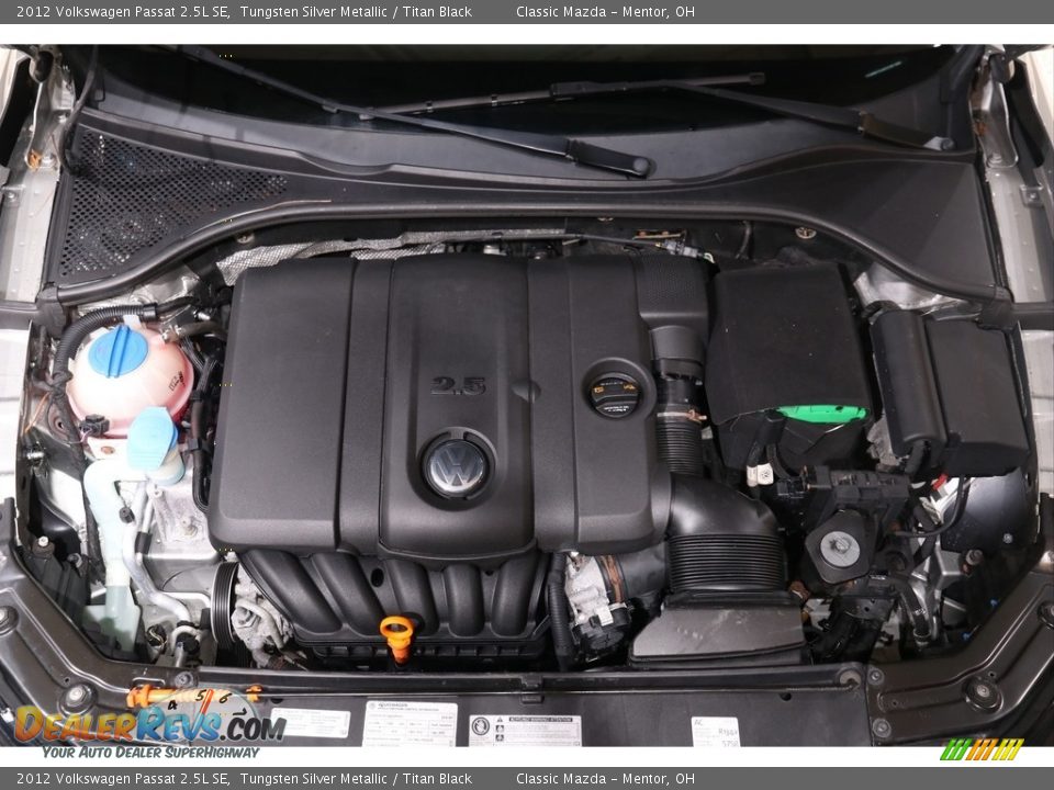 2012 Volkswagen Passat 2.5L SE Tungsten Silver Metallic / Titan Black Photo #18