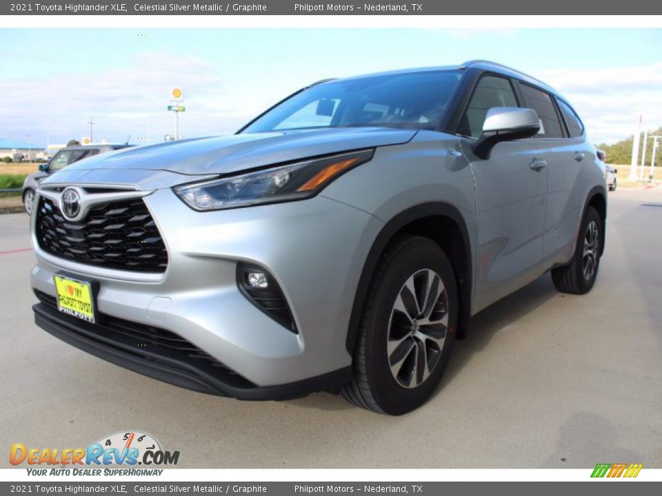 2021 Toyota Highlander XLE Celestial Silver Metallic / Graphite Photo #4