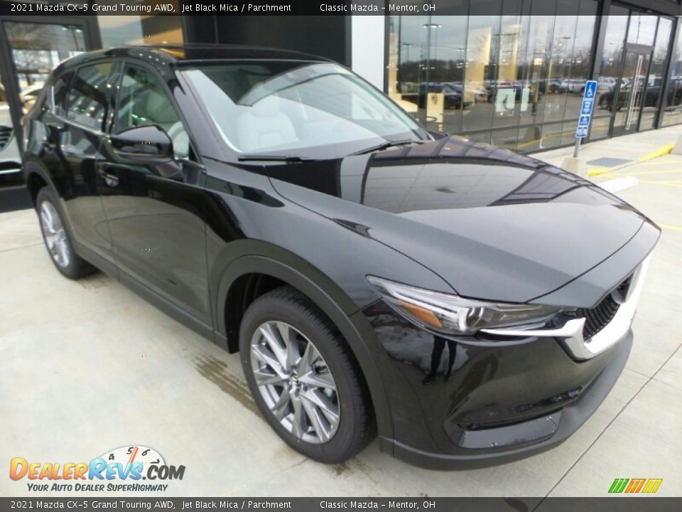 Front 3/4 View of 2021 Mazda CX-5 Grand Touring AWD Photo #4