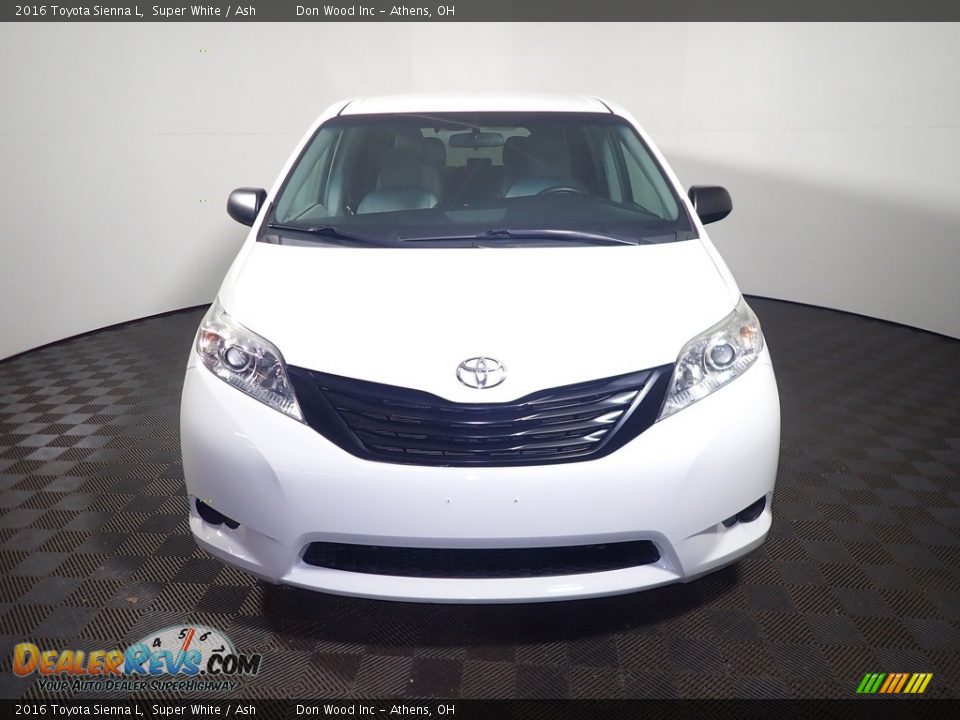 2016 Toyota Sienna L Super White / Ash Photo #5