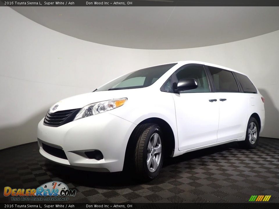 2016 Toyota Sienna L Super White / Ash Photo #8