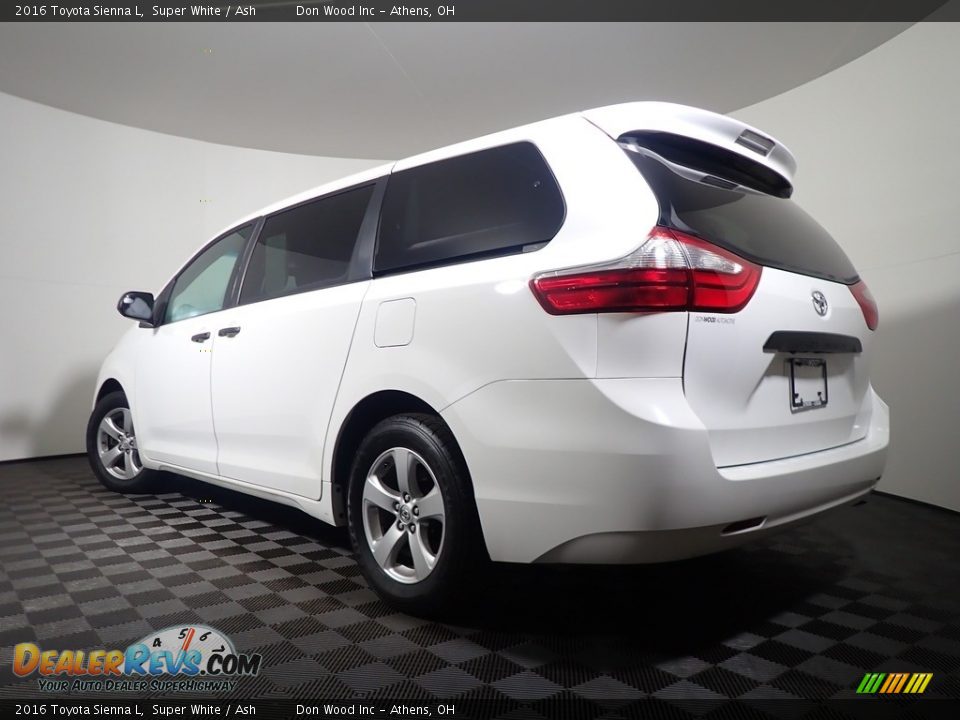 2016 Toyota Sienna L Super White / Ash Photo #11