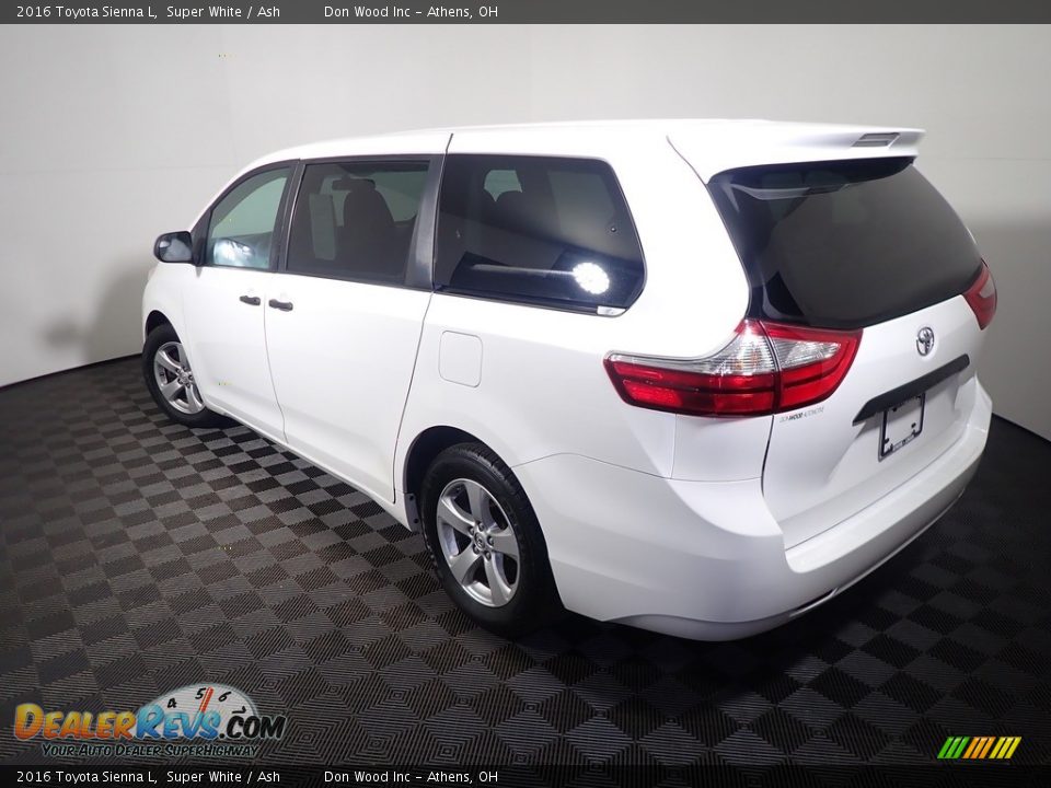 2016 Toyota Sienna L Super White / Ash Photo #12