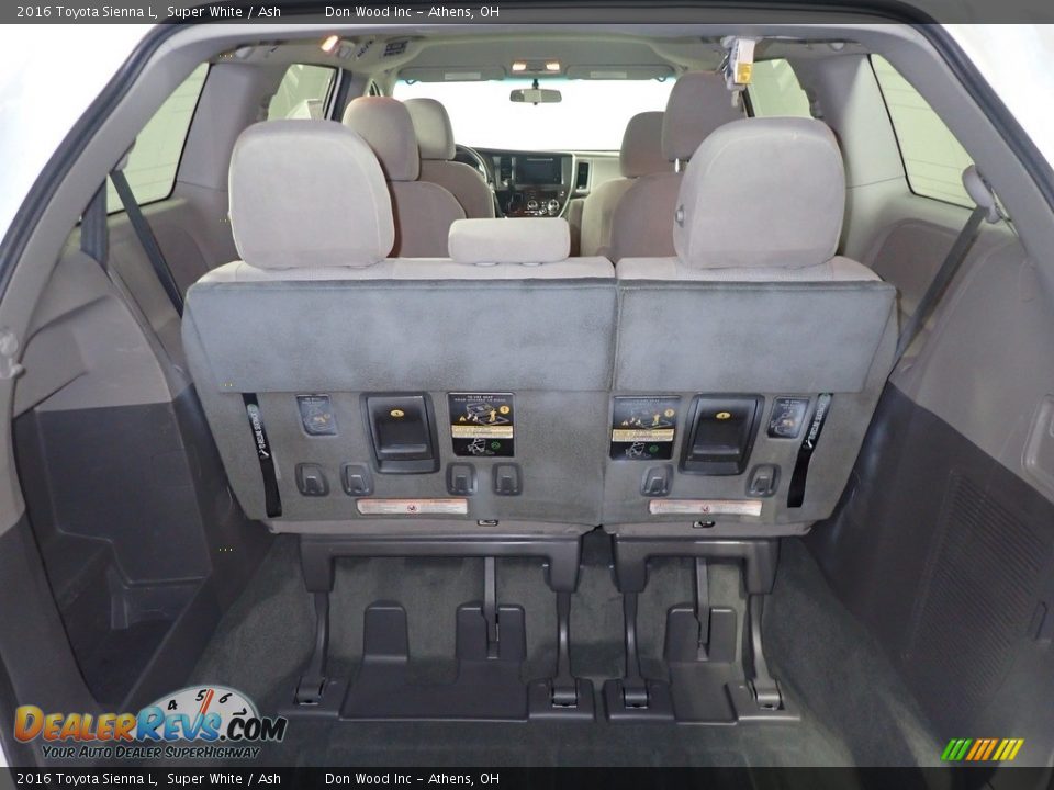 2016 Toyota Sienna L Super White / Ash Photo #15