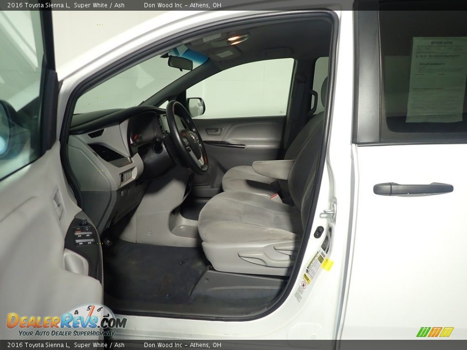 2016 Toyota Sienna L Super White / Ash Photo #22