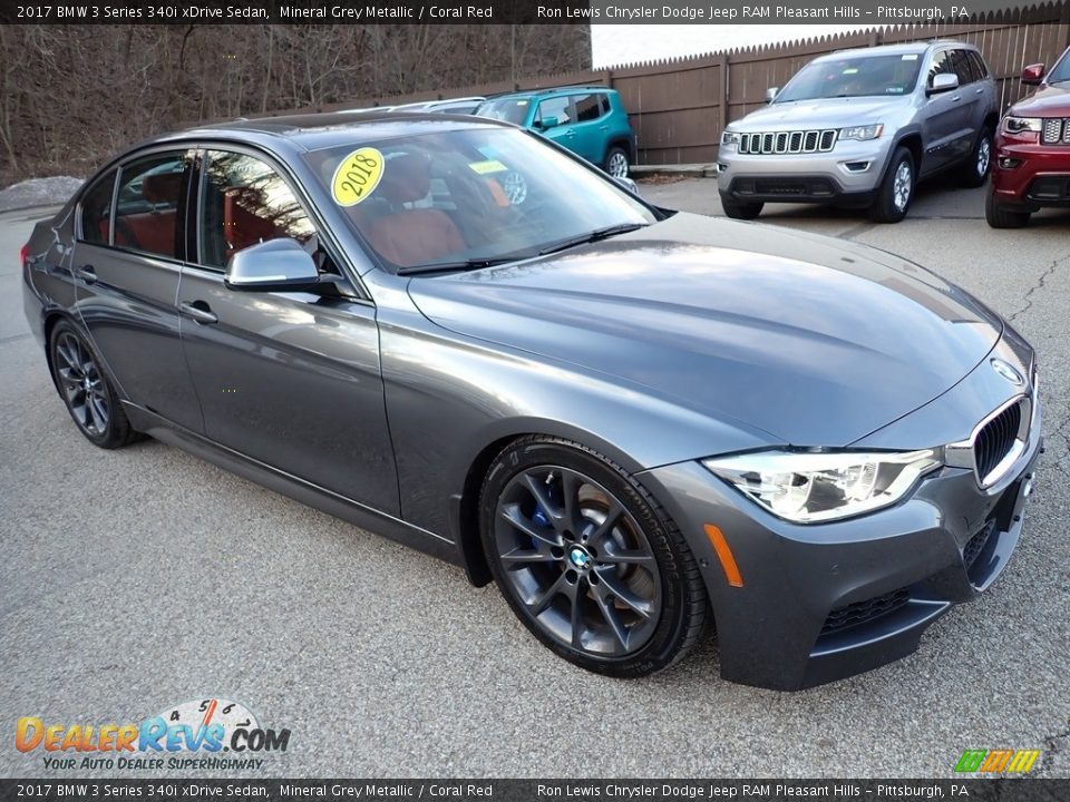 Front 3/4 View of 2017 BMW 3 Series 340i xDrive Sedan Photo #8