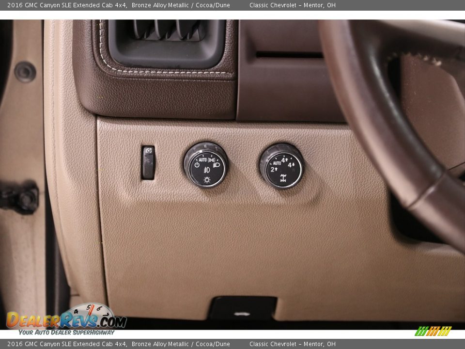 Controls of 2016 GMC Canyon SLE Extended Cab 4x4 Photo #6