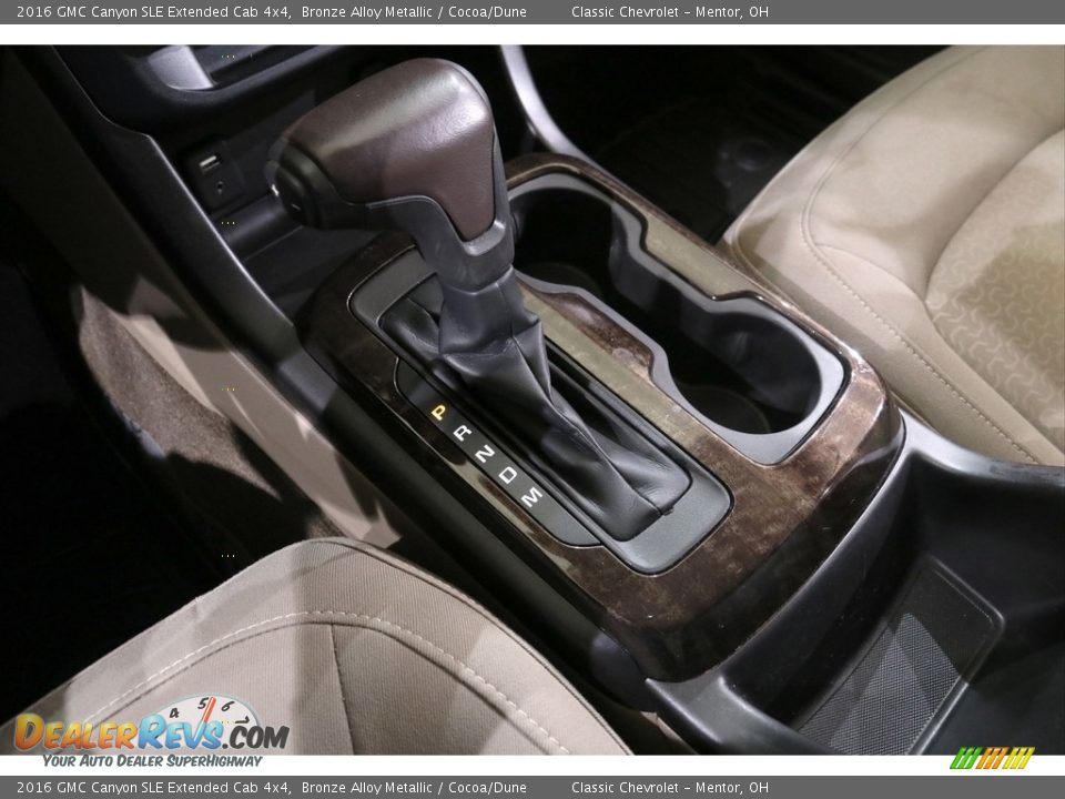 2016 GMC Canyon SLE Extended Cab 4x4 Shifter Photo #14