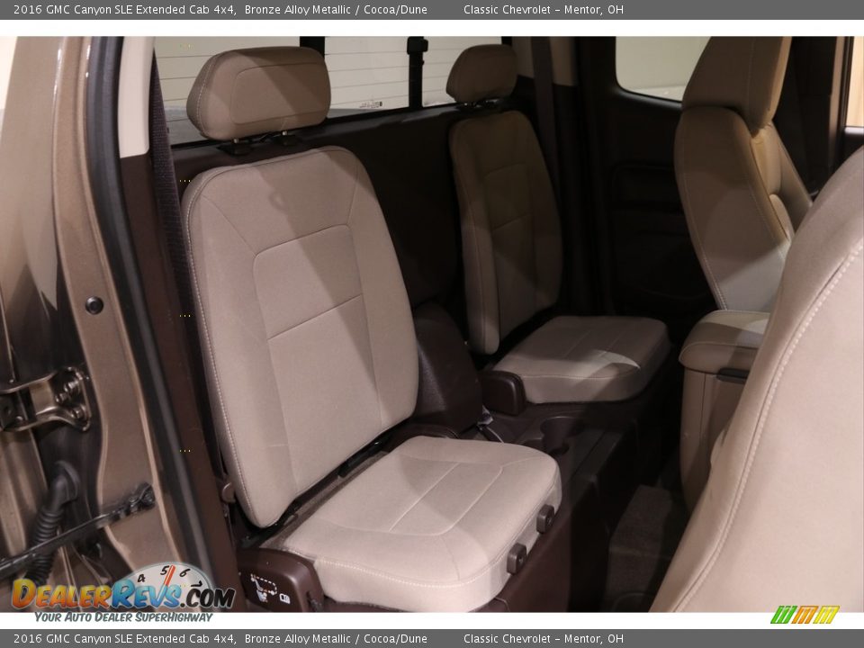 Rear Seat of 2016 GMC Canyon SLE Extended Cab 4x4 Photo #16