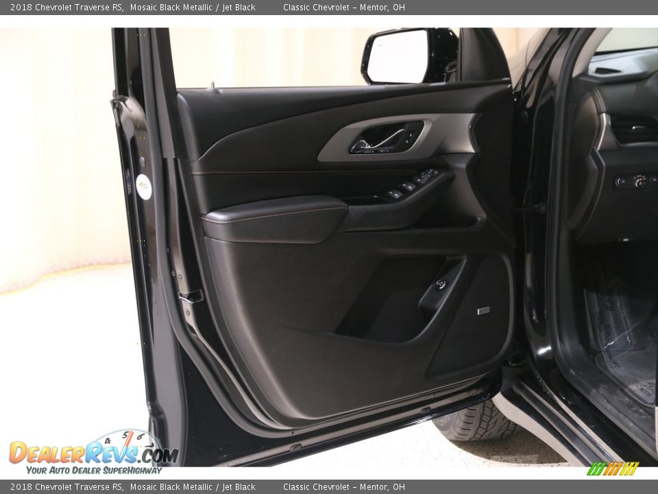 Door Panel of 2018 Chevrolet Traverse RS Photo #4