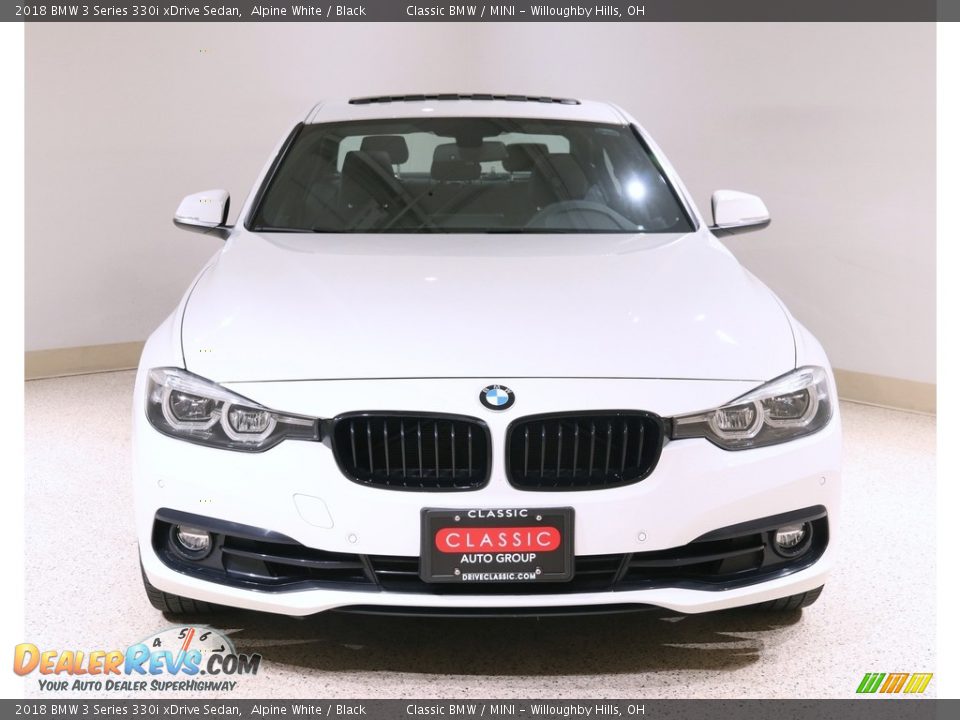 2018 BMW 3 Series 330i xDrive Sedan Alpine White / Black Photo #2