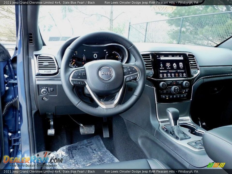 Dashboard of 2021 Jeep Grand Cherokee Limited 4x4 Photo #12