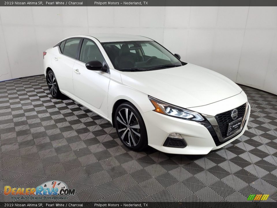 2019 Nissan Altima SR Pearl White / Charcoal Photo #2