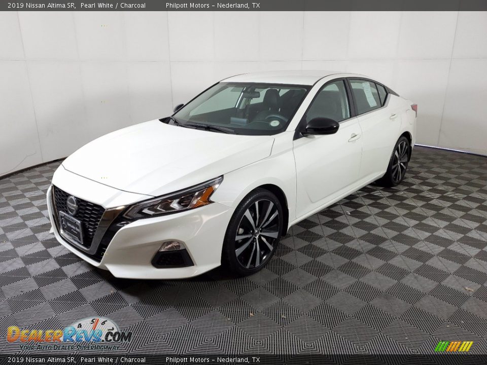 2019 Nissan Altima SR Pearl White / Charcoal Photo #4