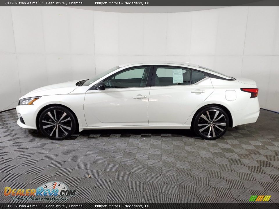 2019 Nissan Altima SR Pearl White / Charcoal Photo #5