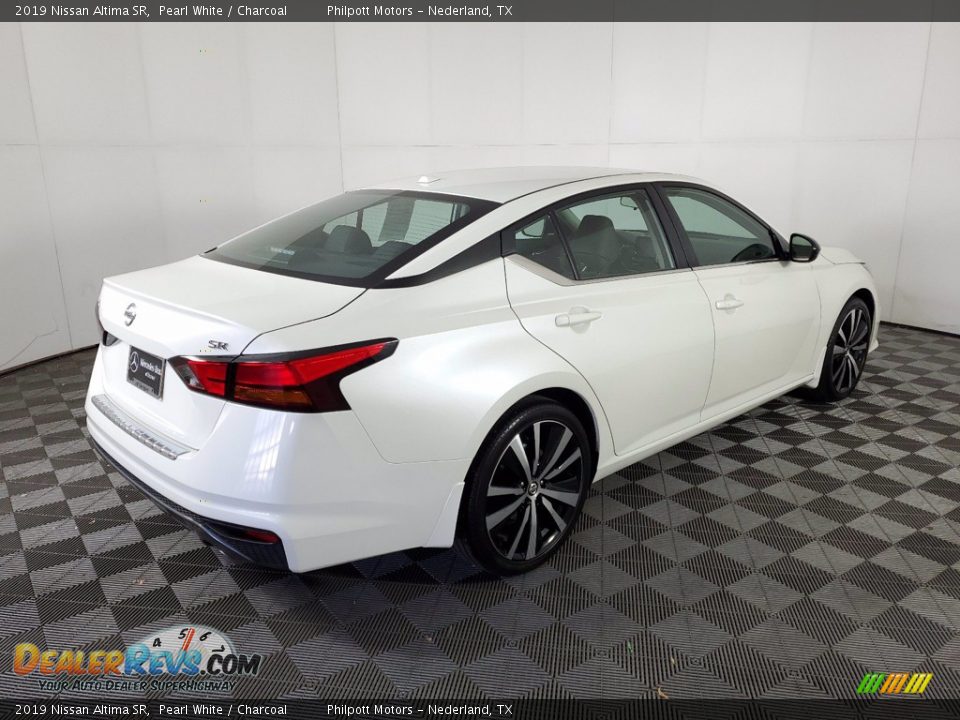 2019 Nissan Altima SR Pearl White / Charcoal Photo #9