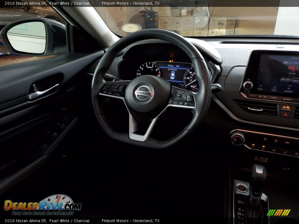 2019 Nissan Altima SR Pearl White / Charcoal Photo #32