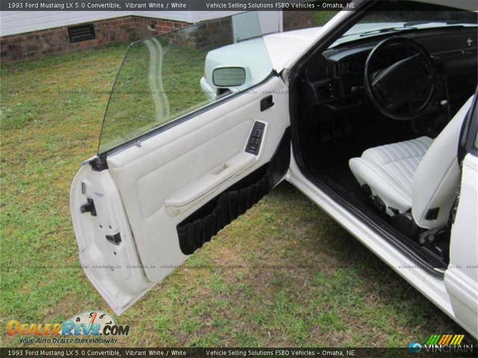 1993 Ford Mustang LX 5.0 Convertible Vibrant White / White Photo #7