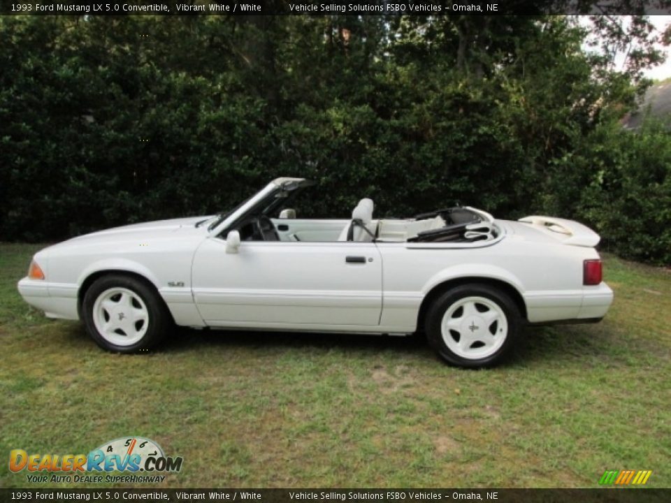 1993 Ford Mustang LX 5.0 Convertible Vibrant White / White Photo #9