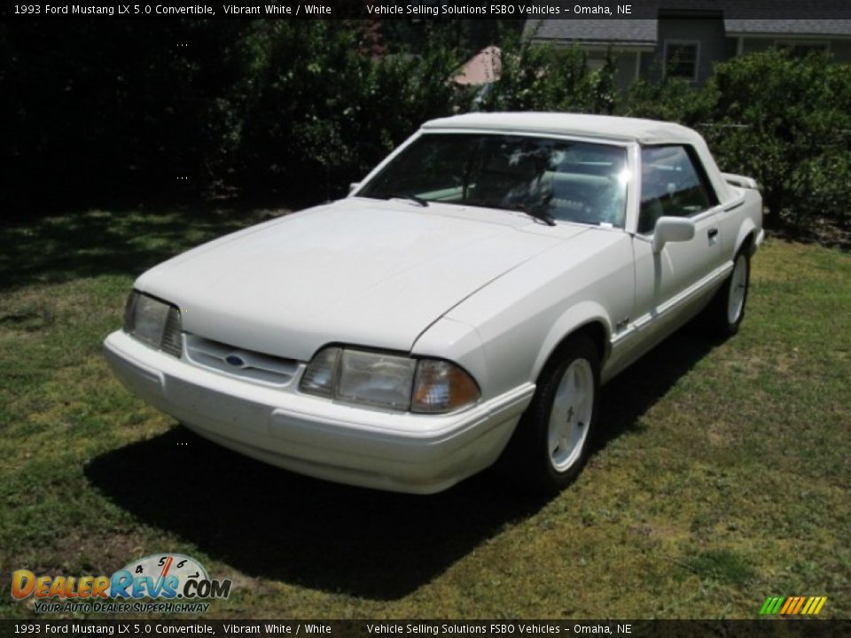 1993 Ford Mustang LX 5.0 Convertible Vibrant White / White Photo #10