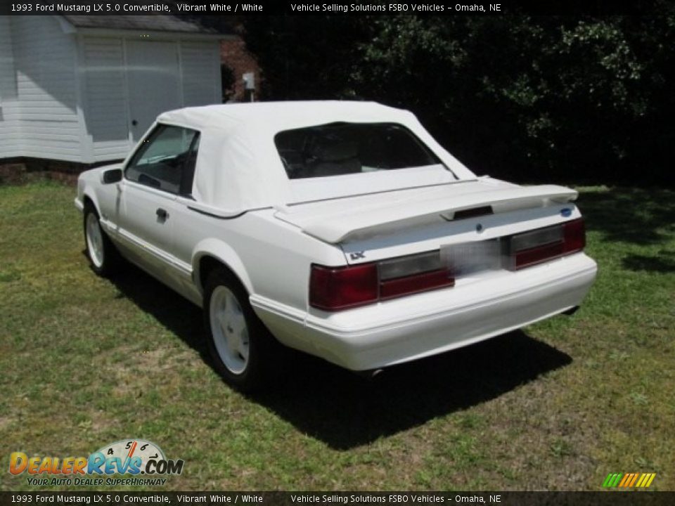 1993 Ford Mustang LX 5.0 Convertible Vibrant White / White Photo #11