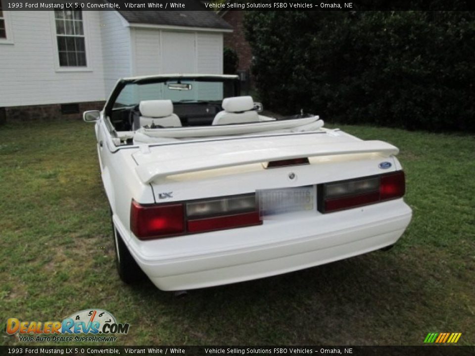 1993 Ford Mustang LX 5.0 Convertible Vibrant White / White Photo #12