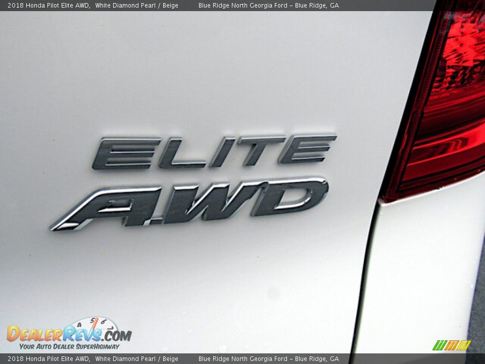2018 Honda Pilot Elite AWD White Diamond Pearl / Beige Photo #28