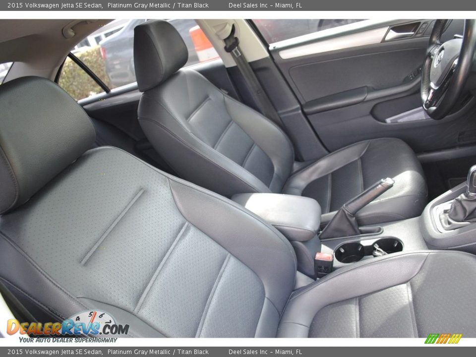 Front Seat of 2015 Volkswagen Jetta SE Sedan Photo #17