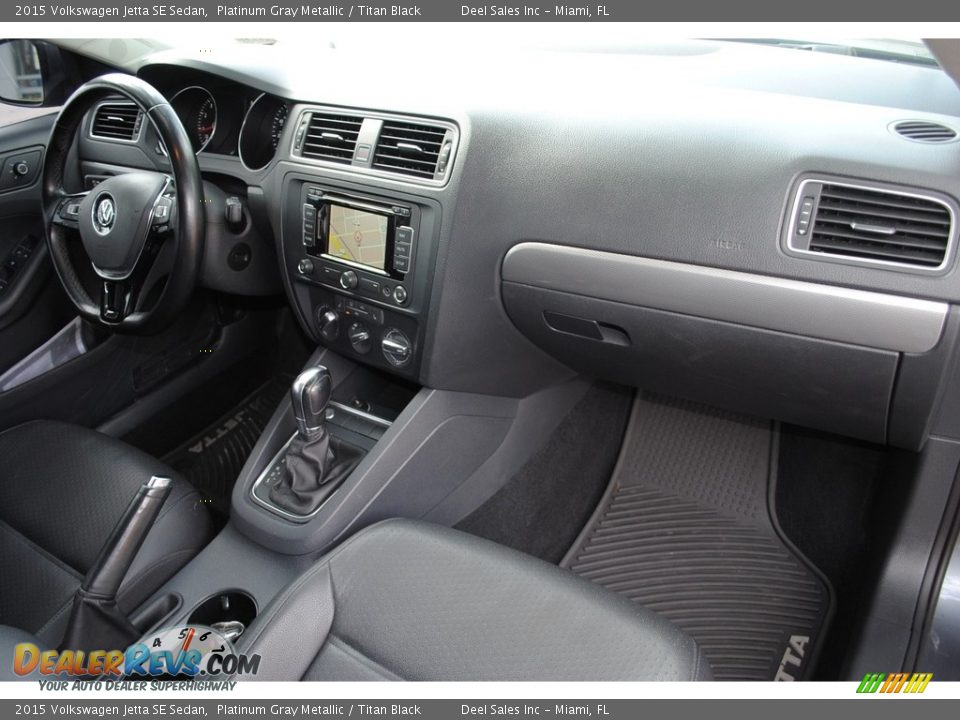 Dashboard of 2015 Volkswagen Jetta SE Sedan Photo #18