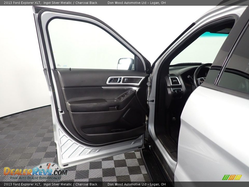 2013 Ford Explorer XLT Ingot Silver Metallic / Charcoal Black Photo #31