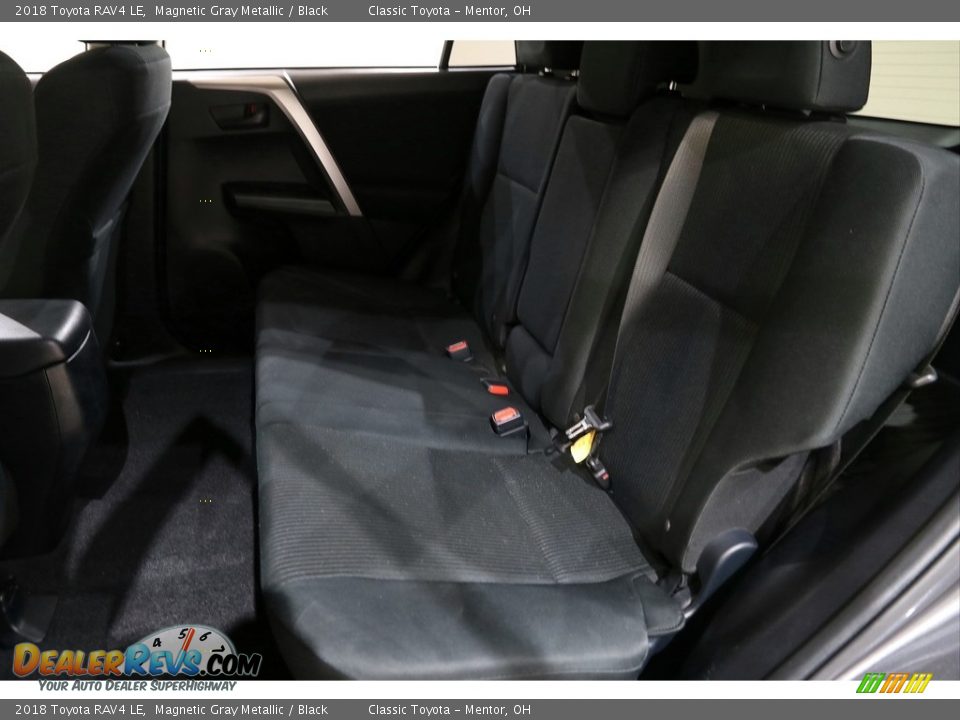 2018 Toyota RAV4 LE Magnetic Gray Metallic / Black Photo #16