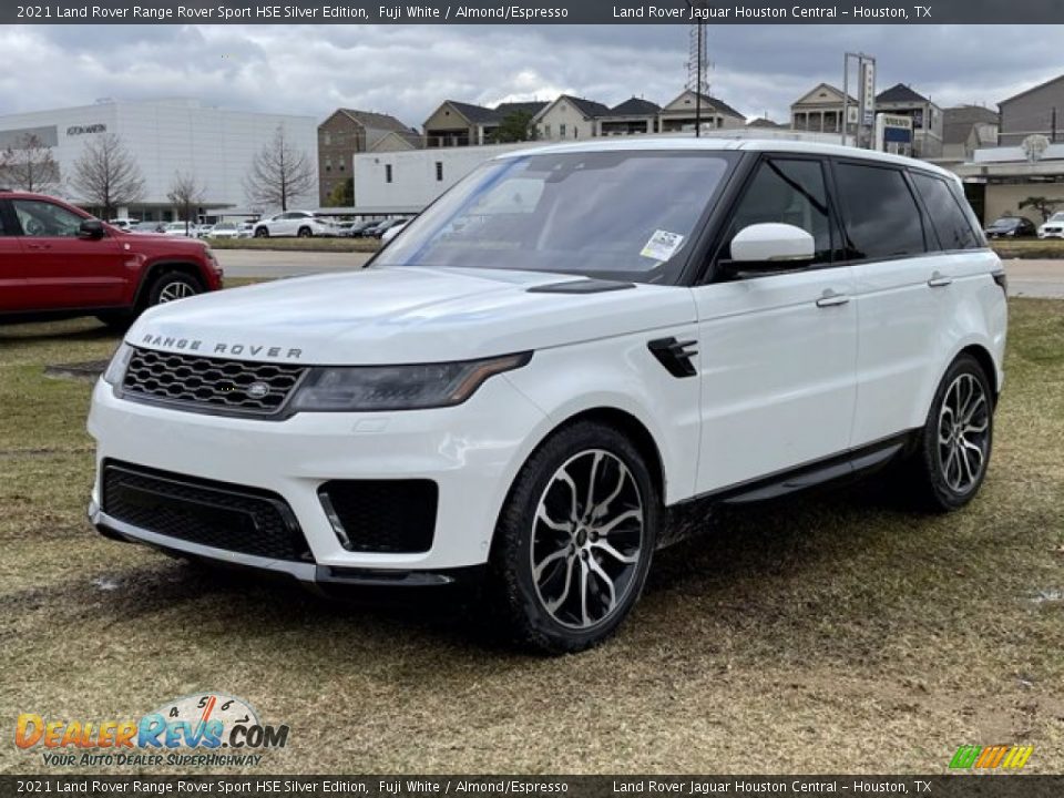 Front 3/4 View of 2021 Land Rover Range Rover Sport HSE Silver Edition Photo #2