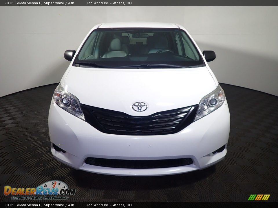 2016 Toyota Sienna L Super White / Ash Photo #5