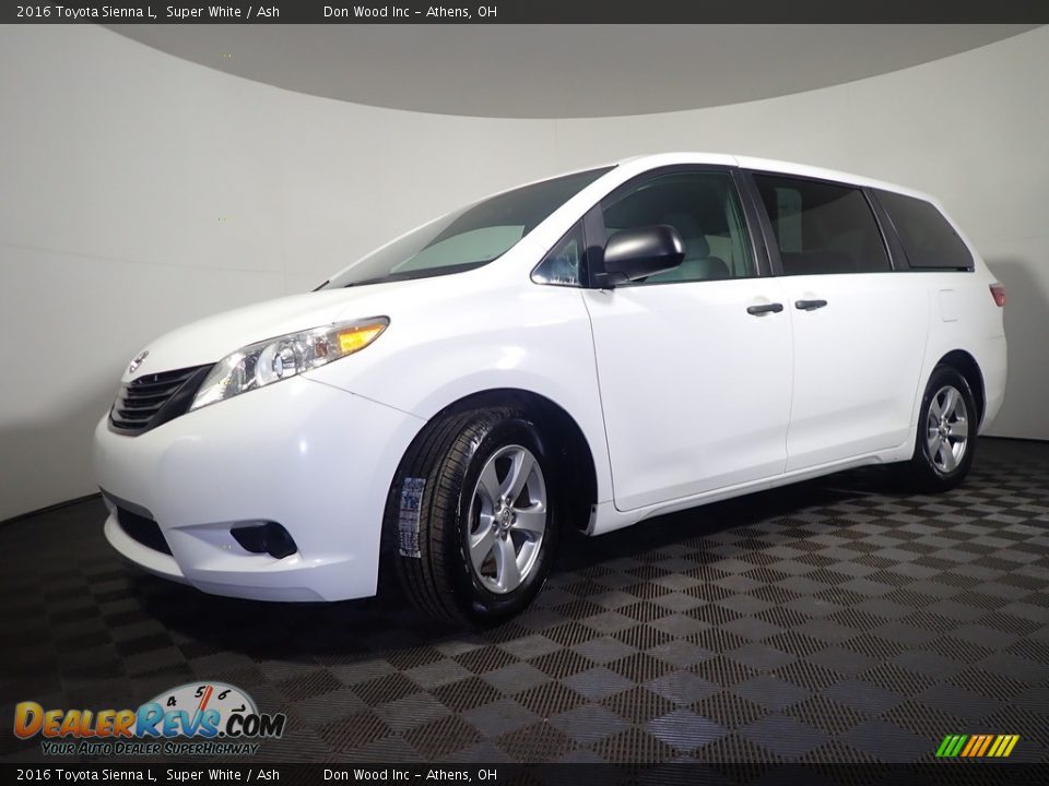 2016 Toyota Sienna L Super White / Ash Photo #8