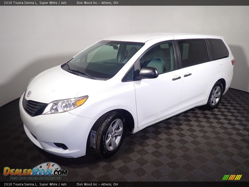 2016 Toyota Sienna L Super White / Ash Photo #9