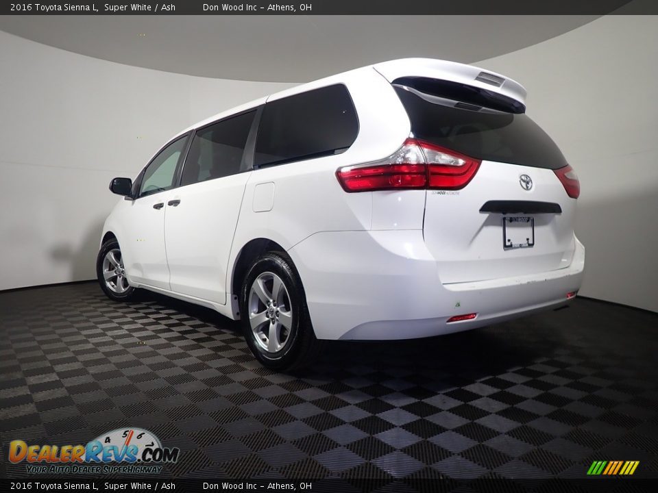 2016 Toyota Sienna L Super White / Ash Photo #11