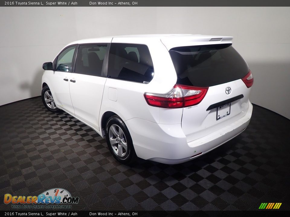 2016 Toyota Sienna L Super White / Ash Photo #12