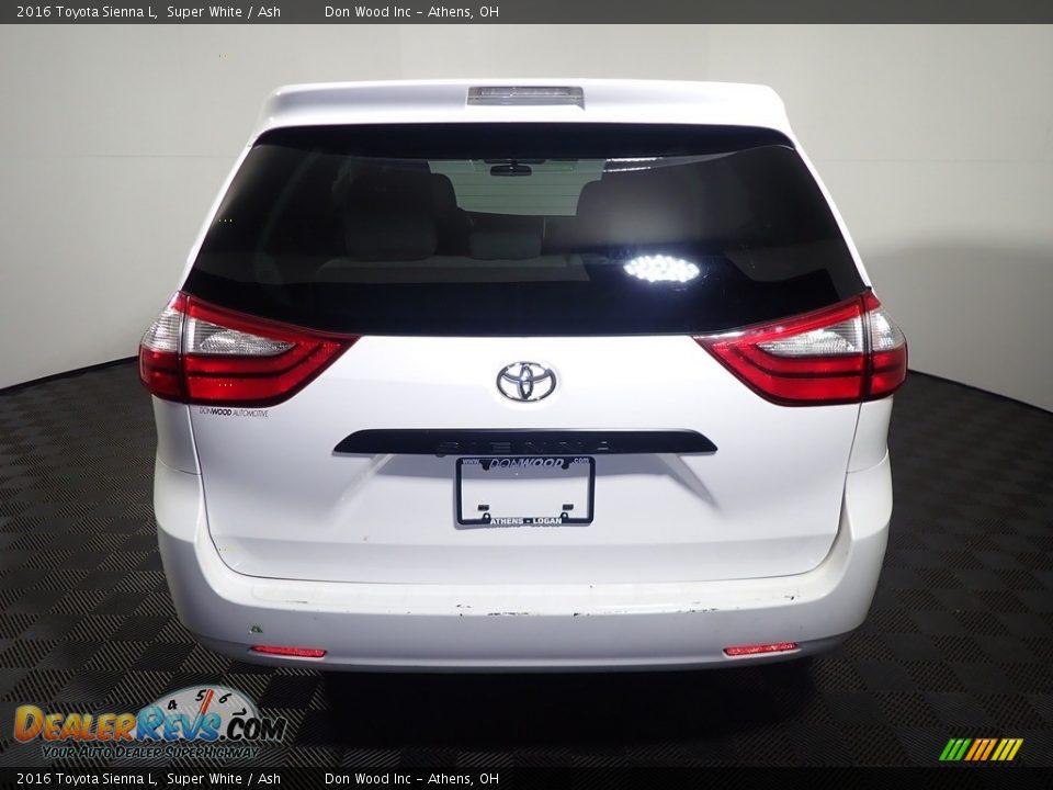 2016 Toyota Sienna L Super White / Ash Photo #13