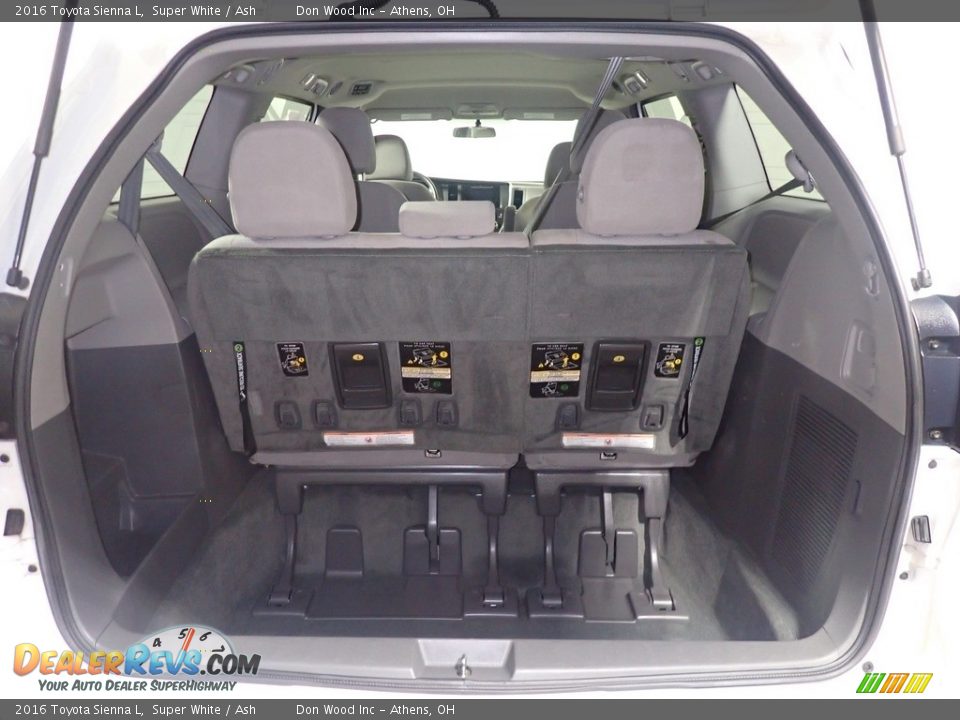 2016 Toyota Sienna L Super White / Ash Photo #15