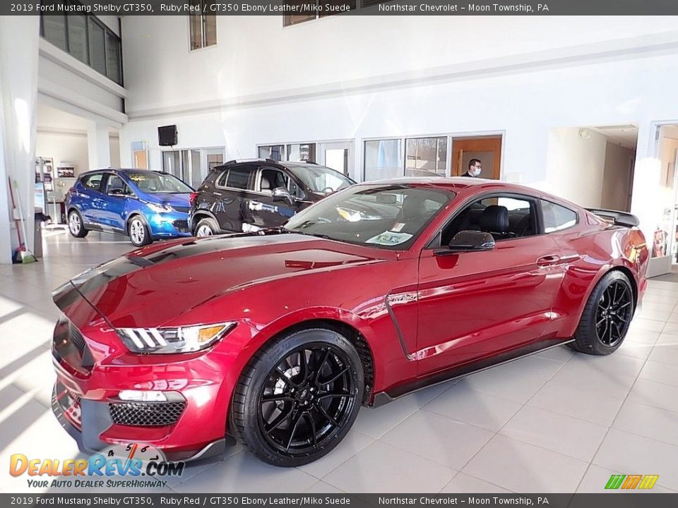 Front 3/4 View of 2019 Ford Mustang Shelby GT350 Photo #1