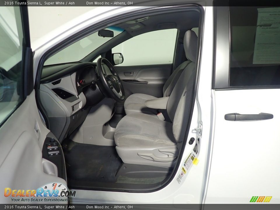 2016 Toyota Sienna L Super White / Ash Photo #22