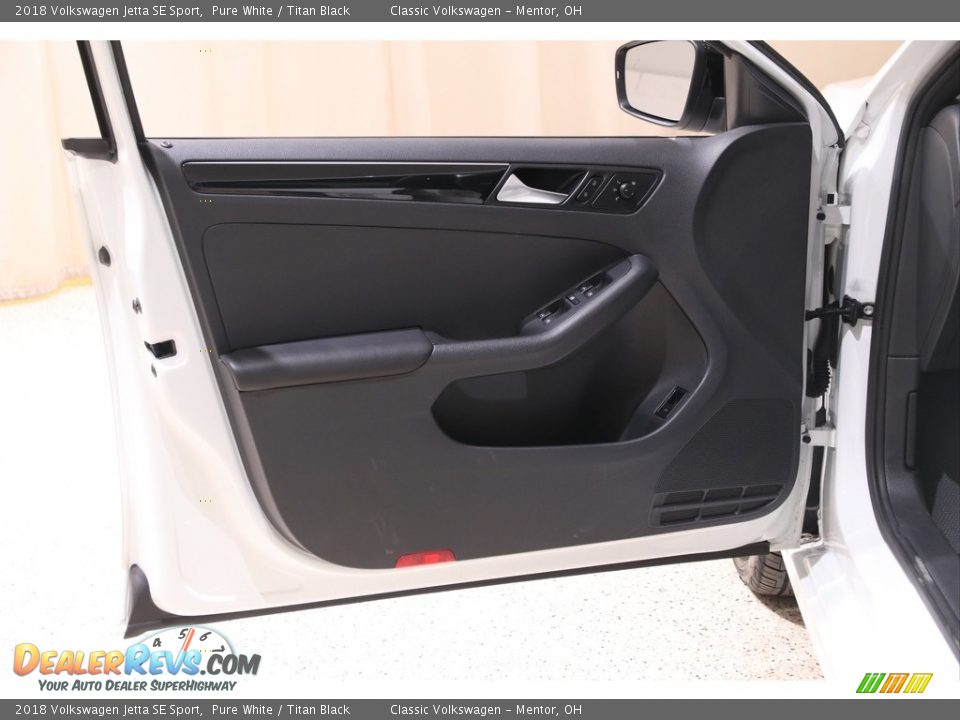 Door Panel of 2018 Volkswagen Jetta SE Sport Photo #4