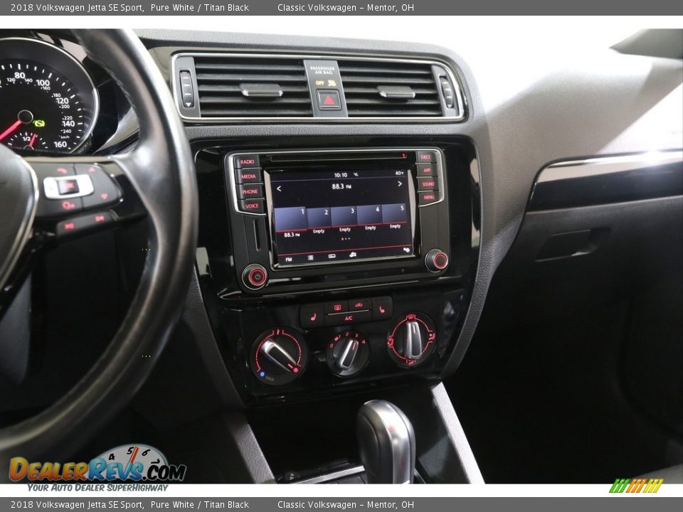 Controls of 2018 Volkswagen Jetta SE Sport Photo #9