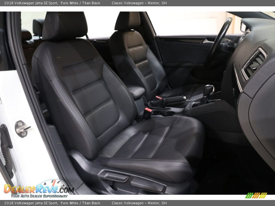 Front Seat of 2018 Volkswagen Jetta SE Sport Photo #13