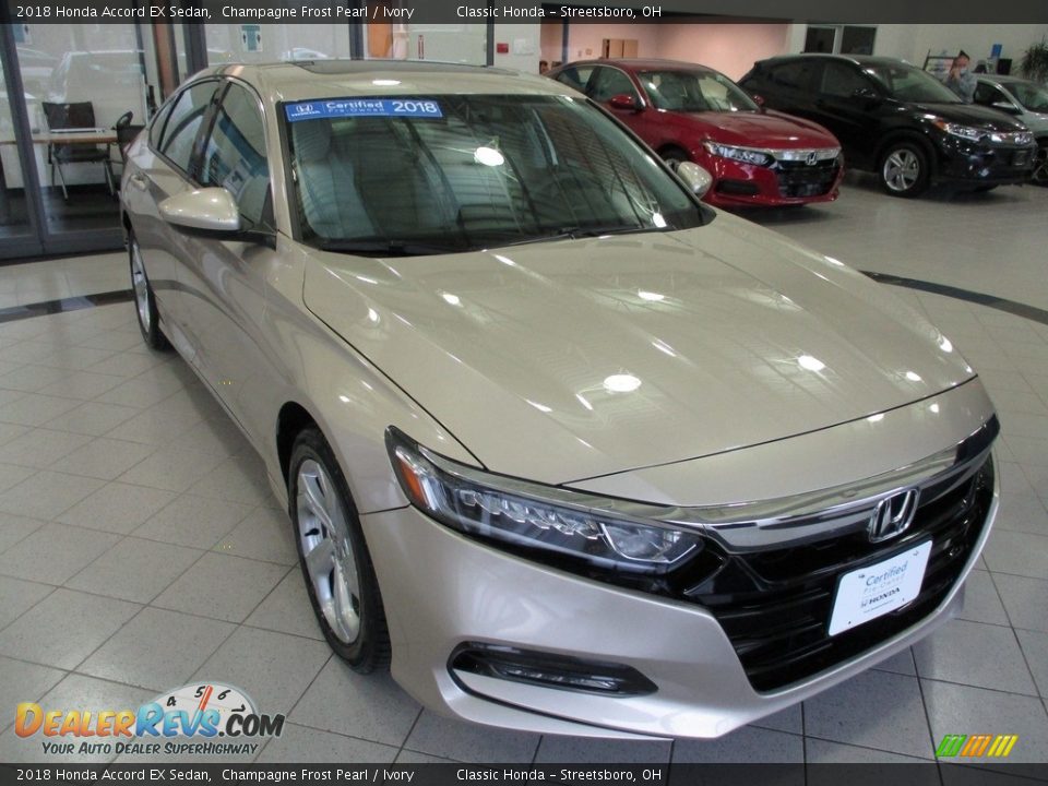 Front 3/4 View of 2018 Honda Accord EX Sedan Photo #3