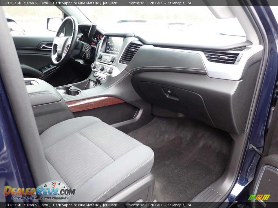 Front Seat of 2018 GMC Yukon SLE 4WD Photo #6