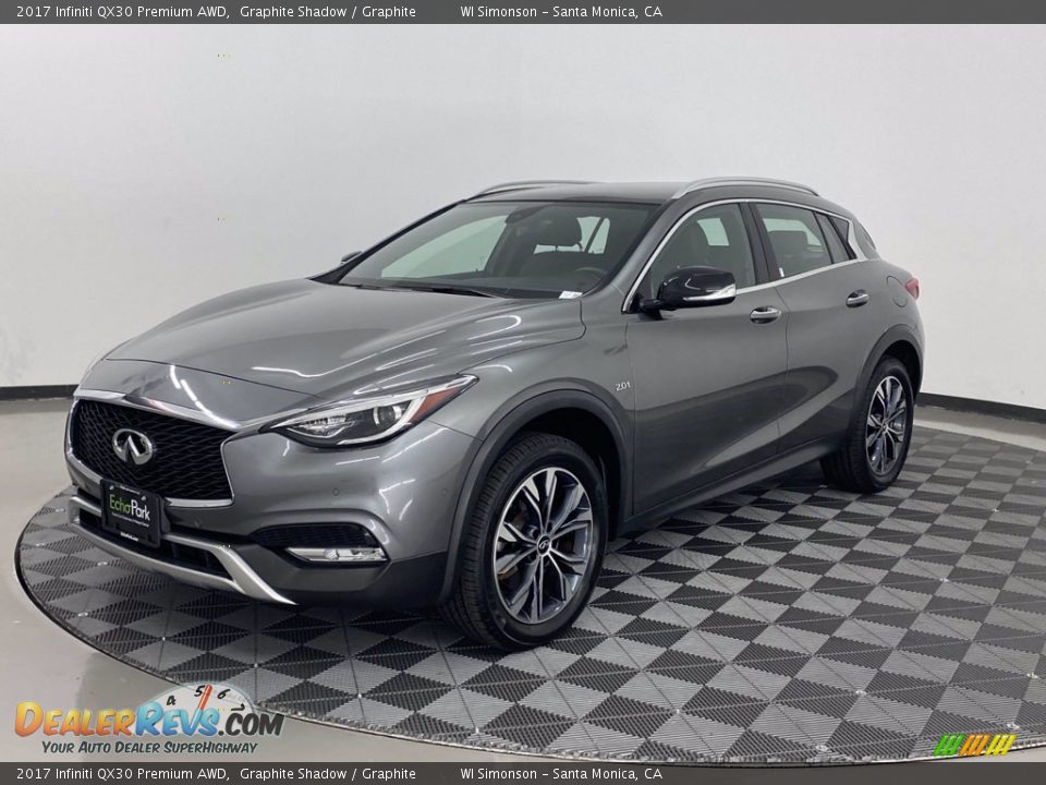 Front 3/4 View of 2017 Infiniti QX30 Premium AWD Photo #4