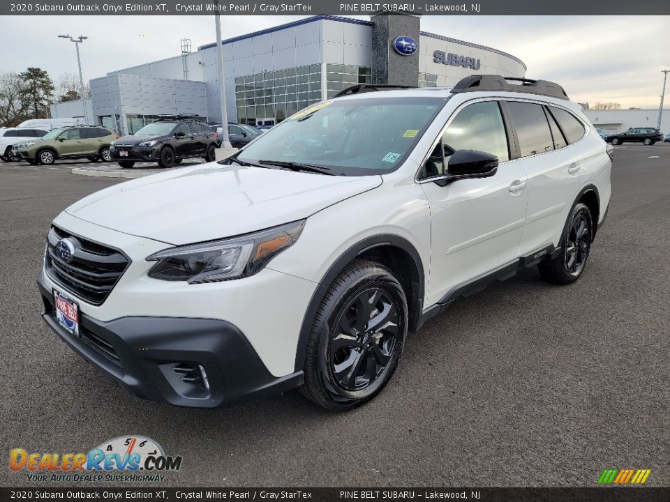 Front 3/4 View of 2020 Subaru Outback Onyx Edition XT Photo #15