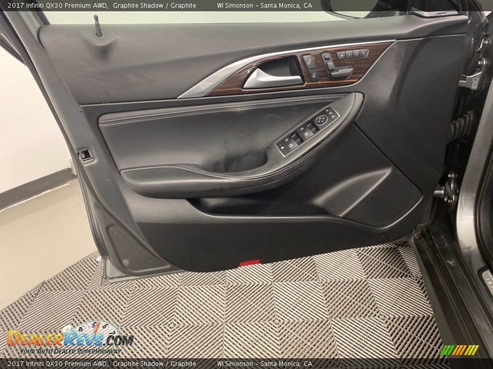 Door Panel of 2017 Infiniti QX30 Premium AWD Photo #31